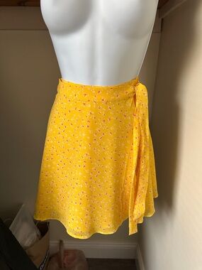 NWT F21 Yellow Floral Tie-Waist Wrap Skirt